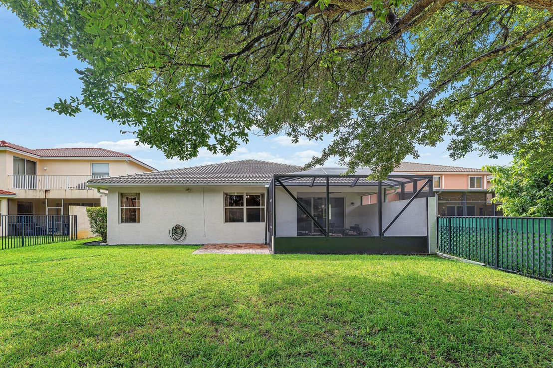 Photo of Unit 310 at 310 VENICE Boulevard