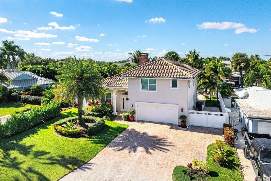 Photo of 906 Dolphin Drive