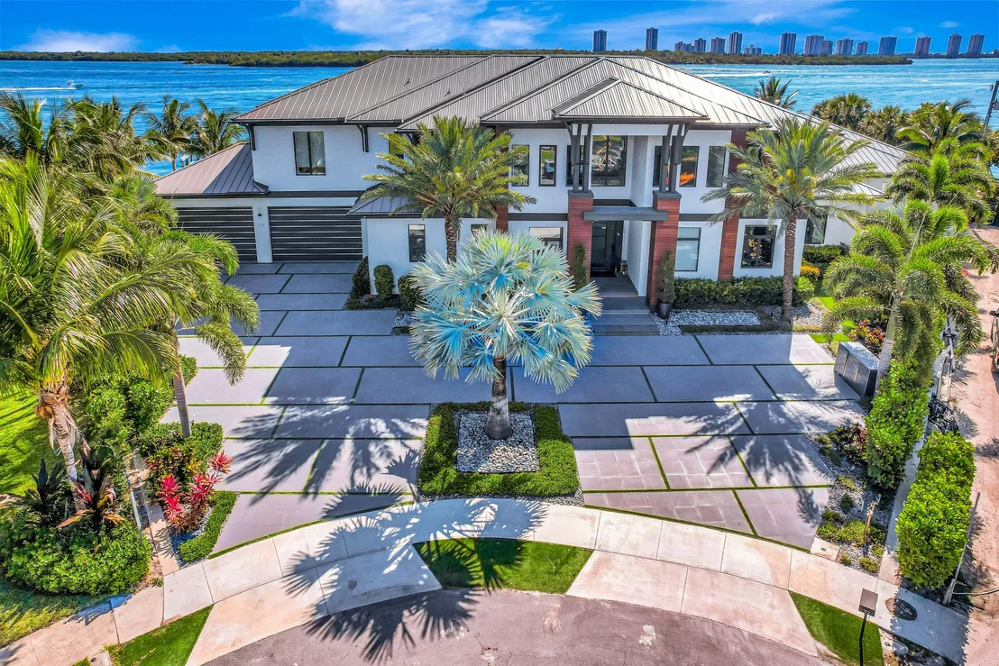 Photo of 712 Lakeside Circle