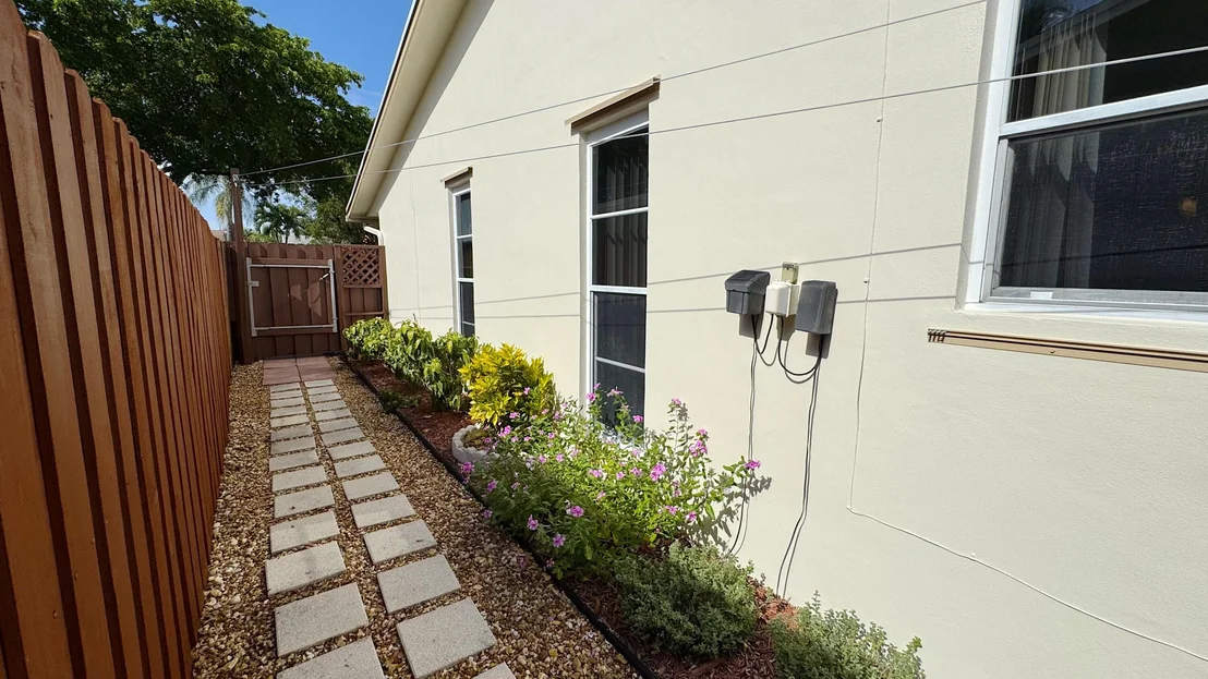 Photo of 310 SE 4TH Terrace