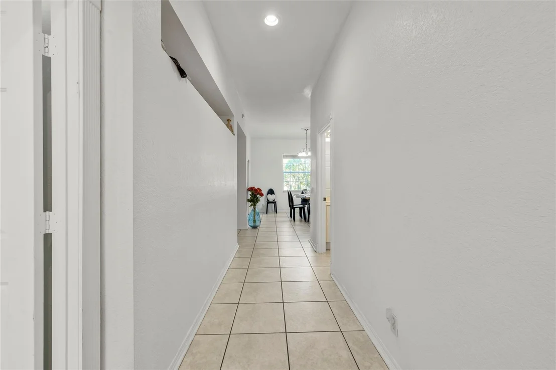 Photo of 934 S Sunflower Circle
