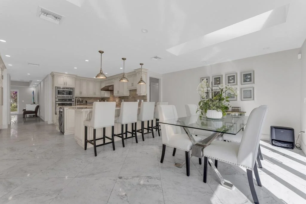 Photo of 355 Oakview Drive