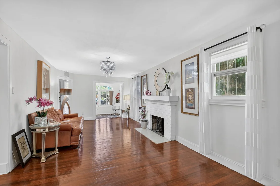 Photo of 328 Monroe Drive