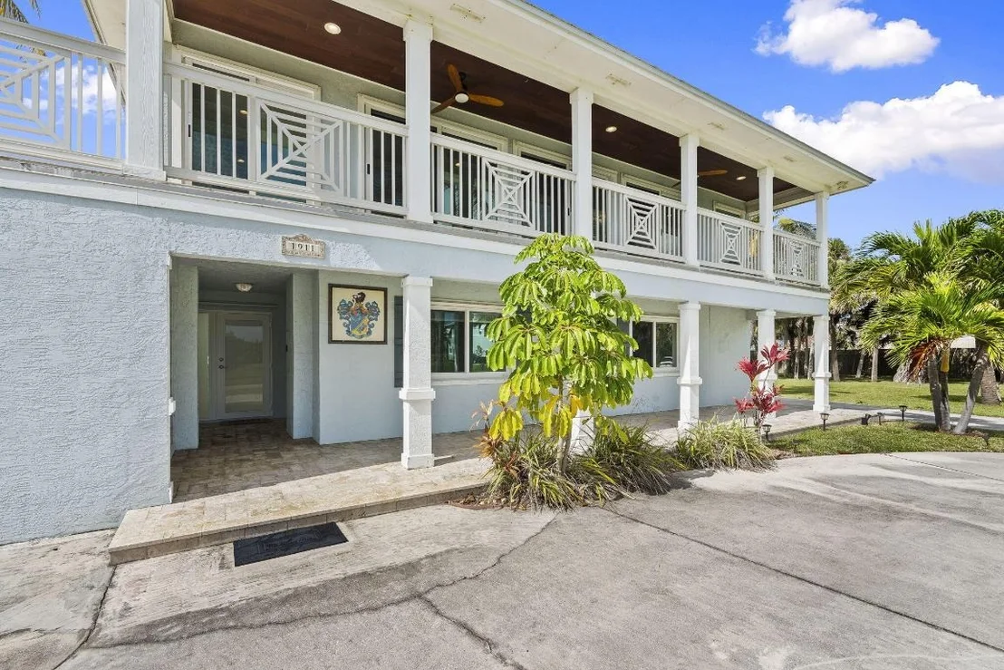 Photo of 1911 Surfside Drive