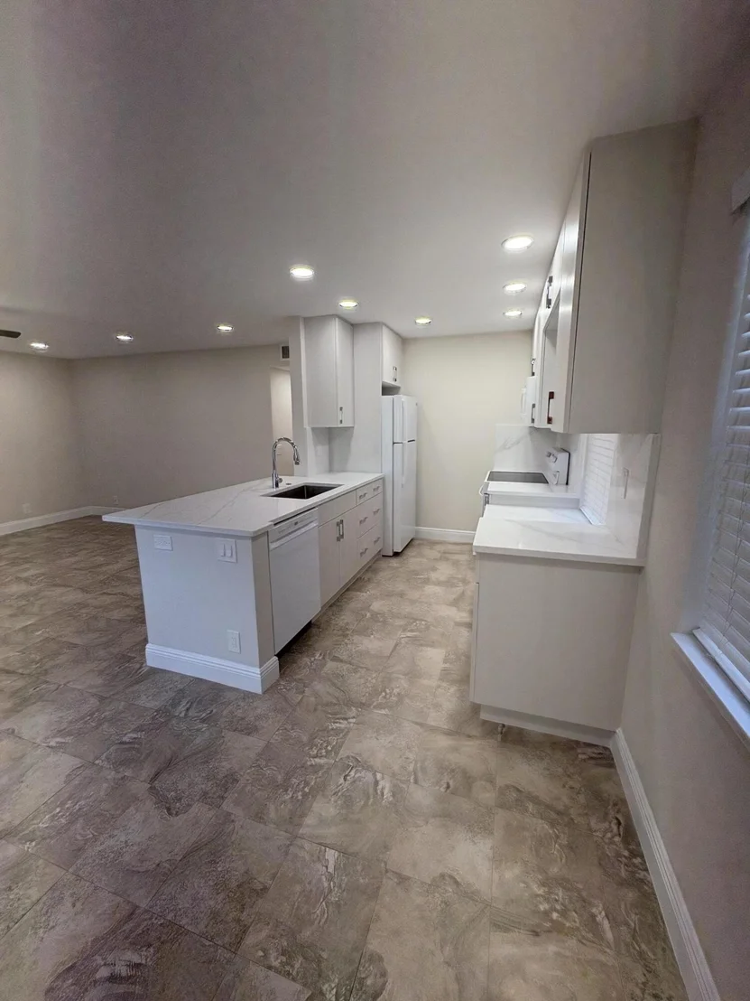 Photo of Unit 883 at 883 Normandy Lane