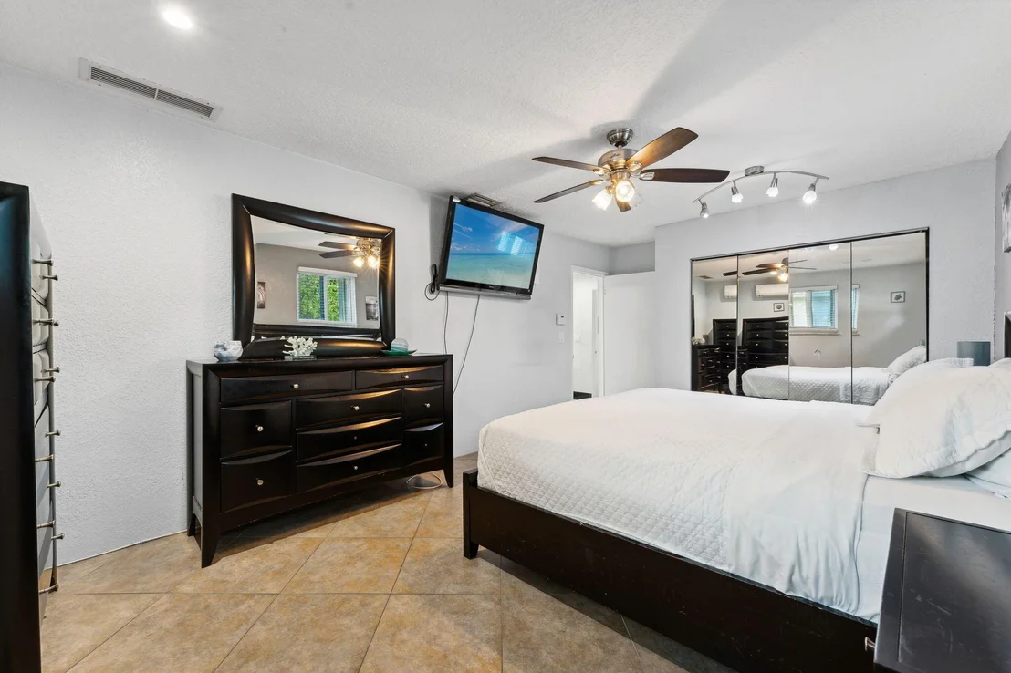 Photo of 718 NW 9th Avenue