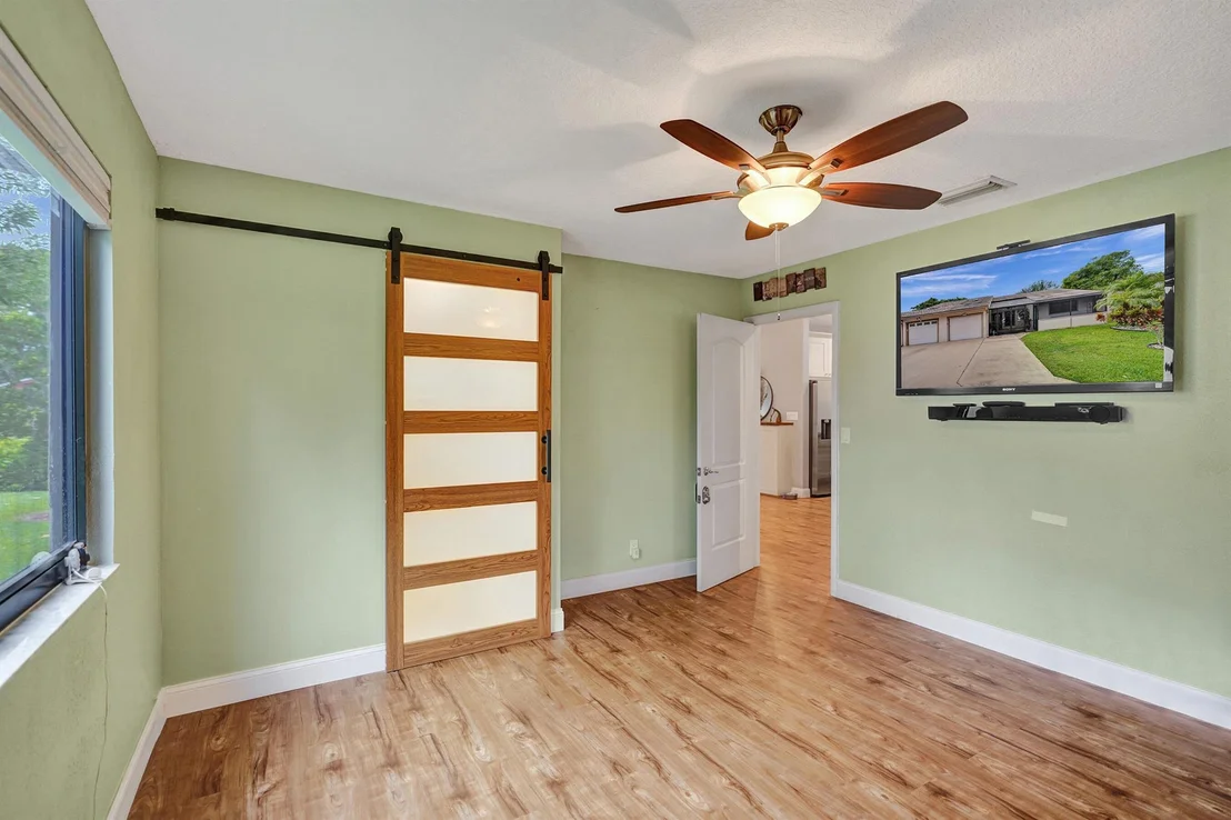 Photo of 96 Mayfair Lane