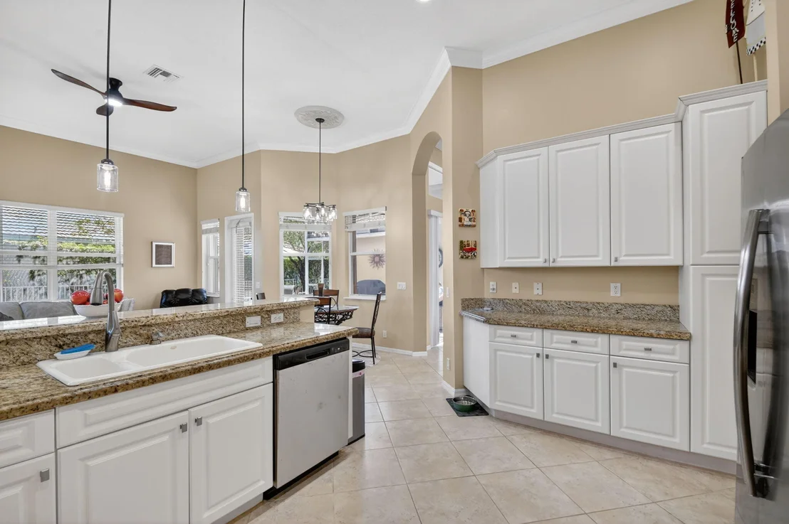 Photo of 6664 Murano Way