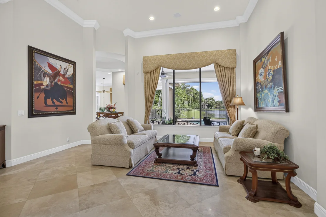 Photo of 10715 Versailles Boulevard