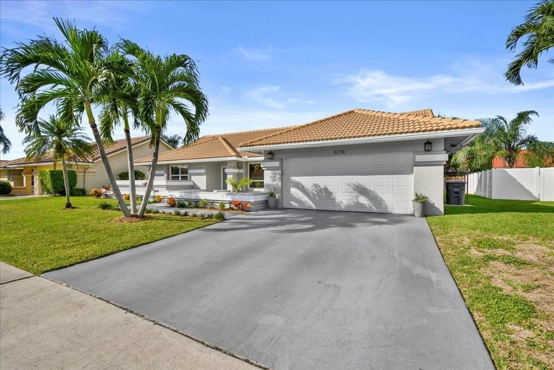 Photo of 5774 Sun Pointe Circle