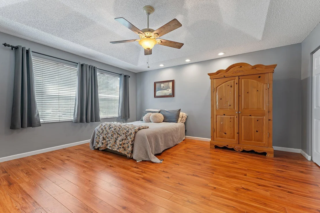 Photo of 9886 Warner Lane