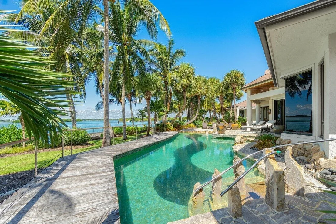 Photo of 6400 SE Inlet Way