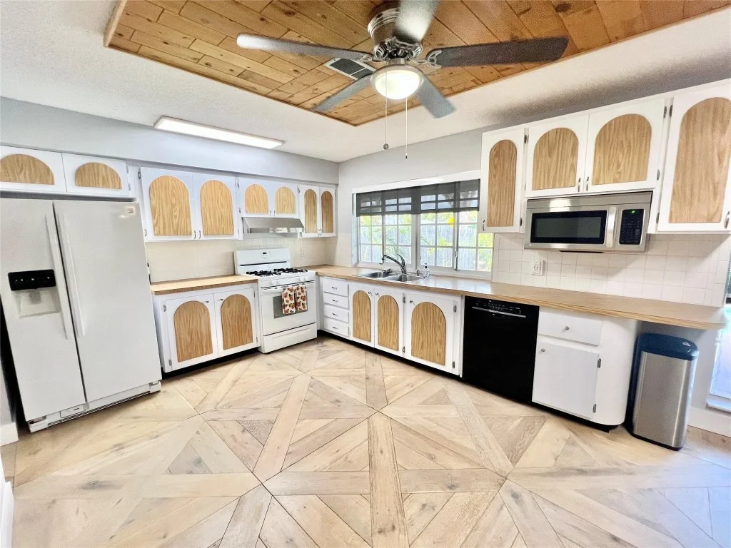 Photo of 10571 Sunset Strip
