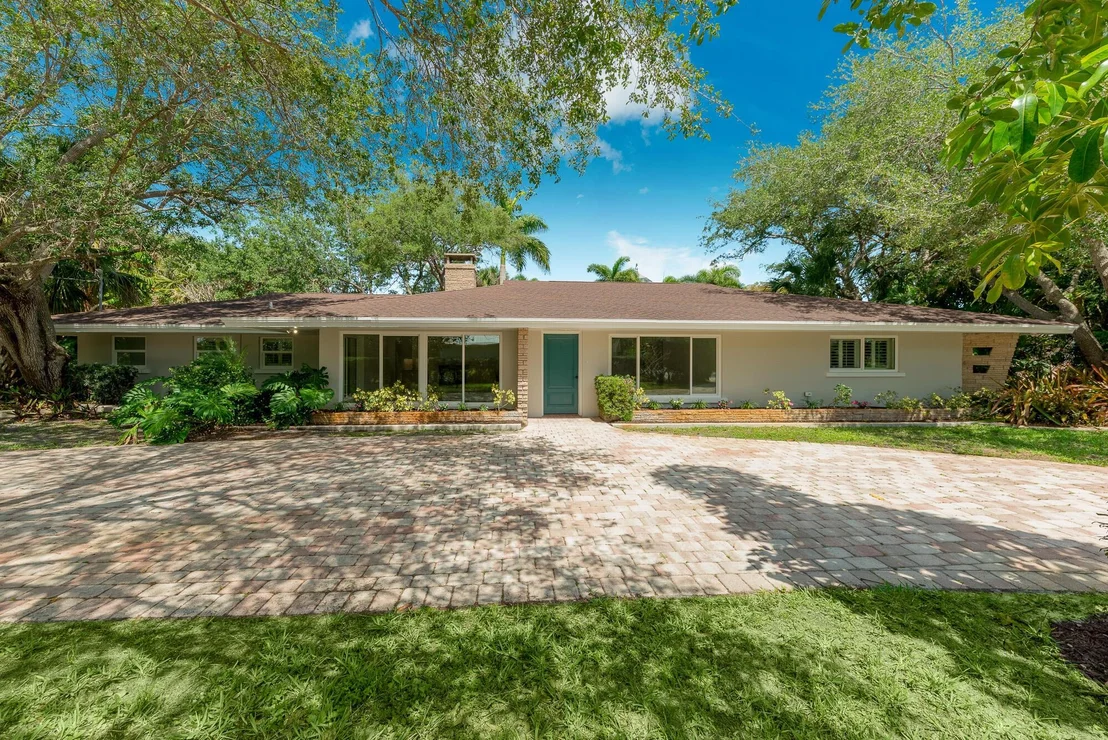 Photo of 614 SW Overlook Dr Drive
