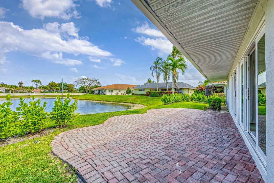 Photo of 10370 Greentrail Drive N
