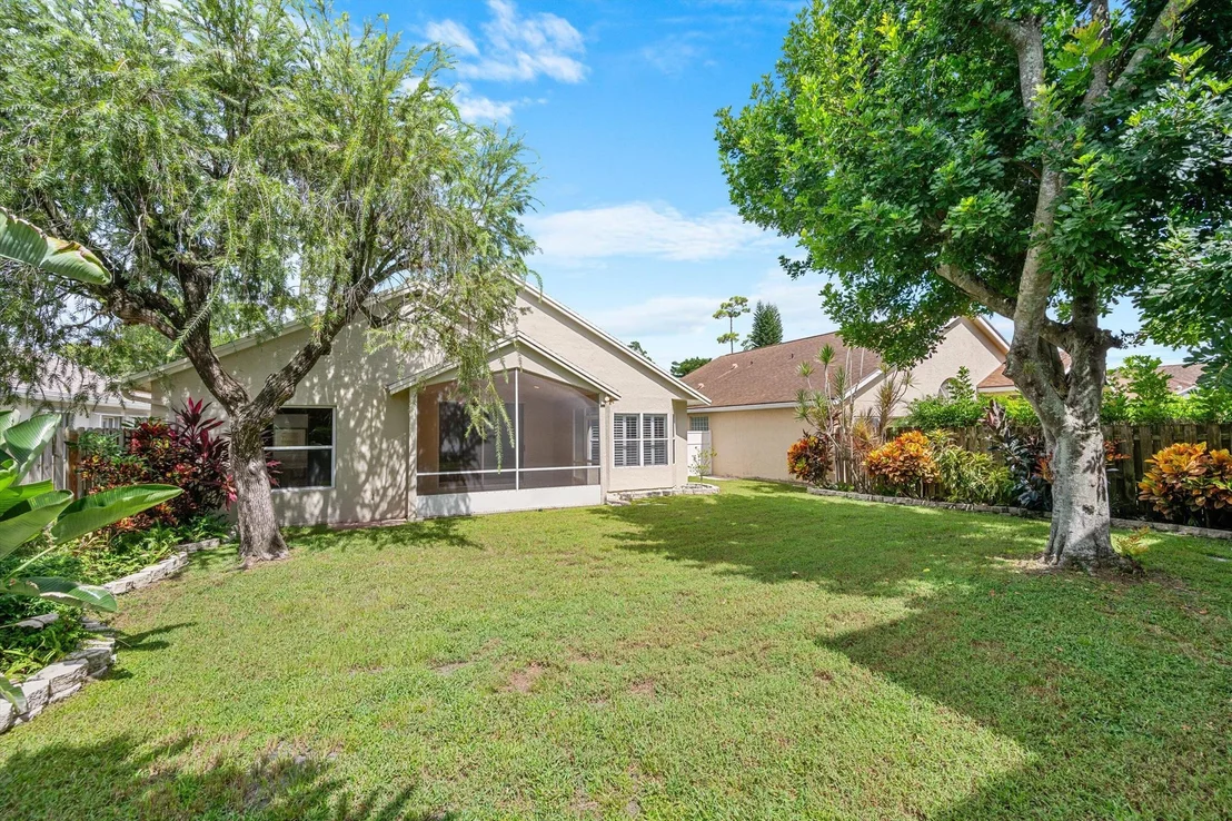 Photo of 1069 Aviary Road