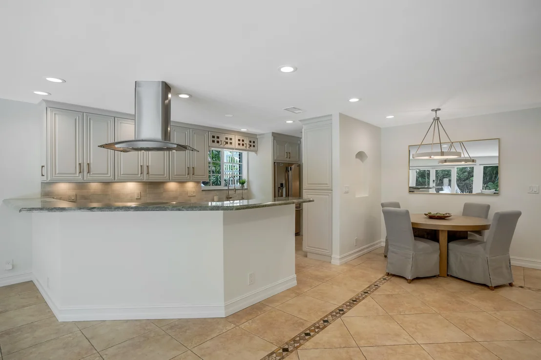 Photo of 2400 N Riverside Drive