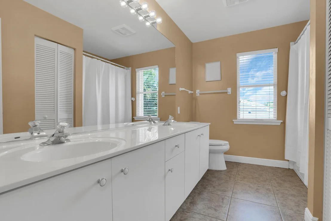 Photo of 471 Oriole Point