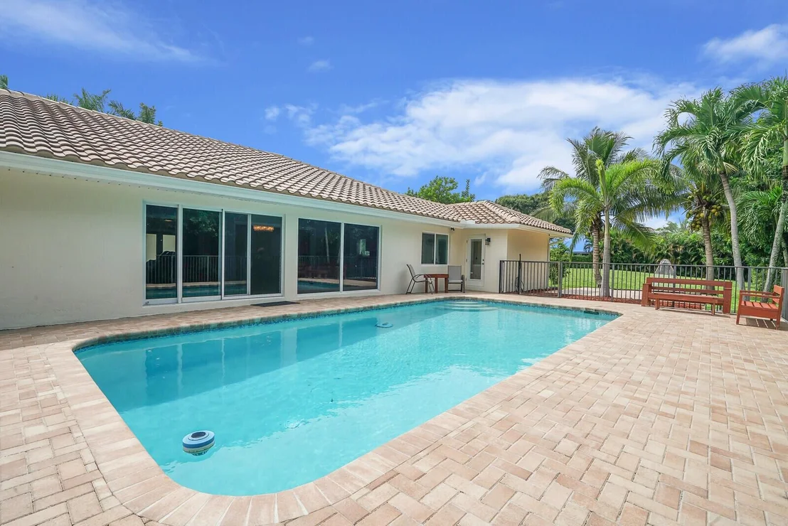 Photo of 4215 Gleneagles Drive