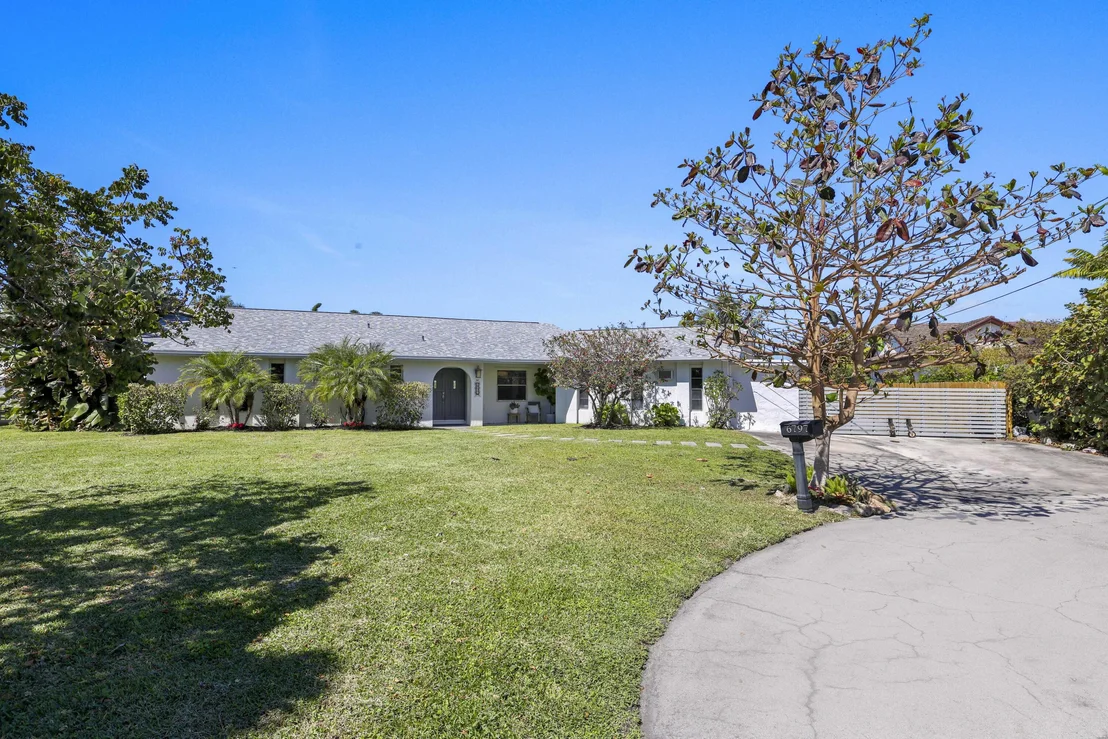 Photo of 6797 Bayshore Drive