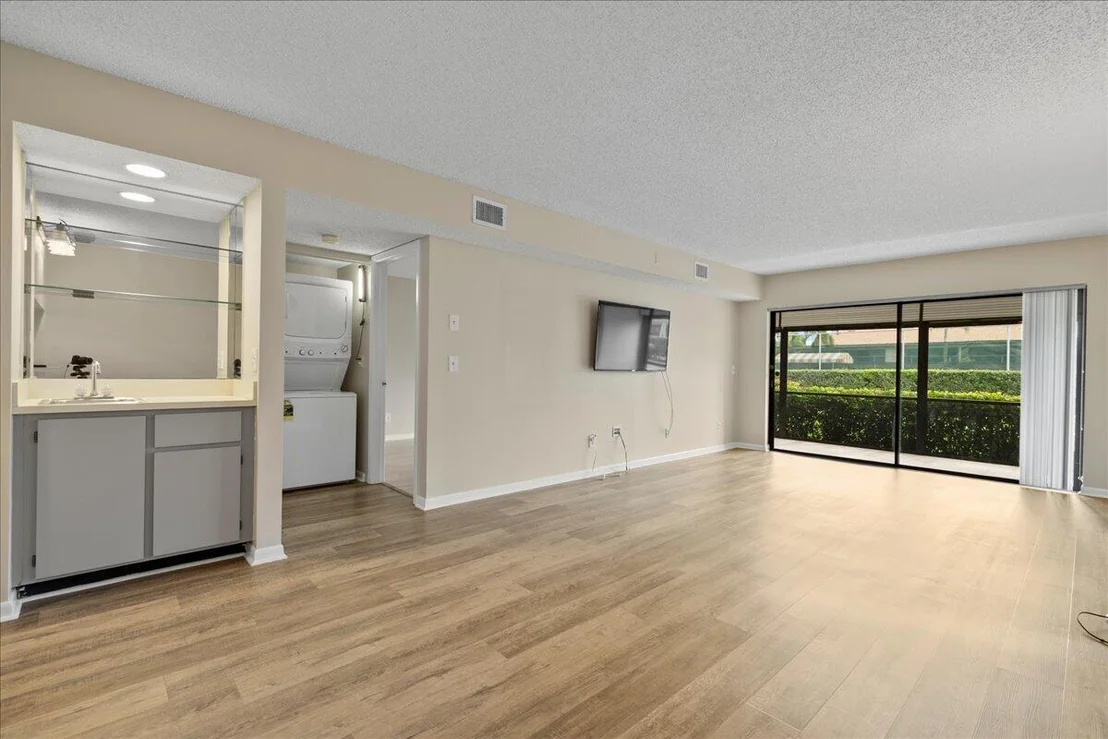 Photo of Unit C at 301 Pinecrest Circle