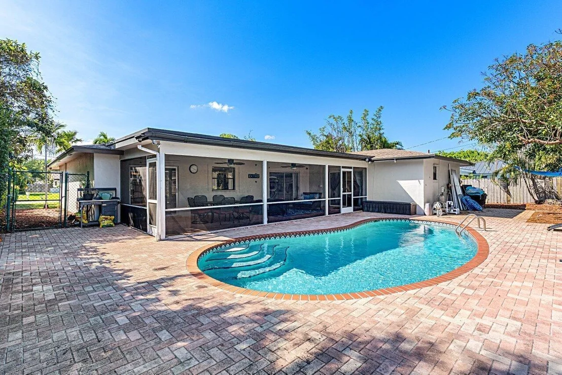 Photo of 641 West Drive