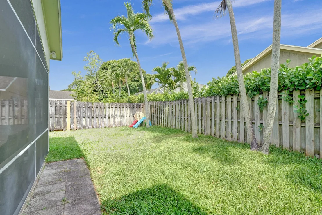 Photo of 6067 Hollywood Street