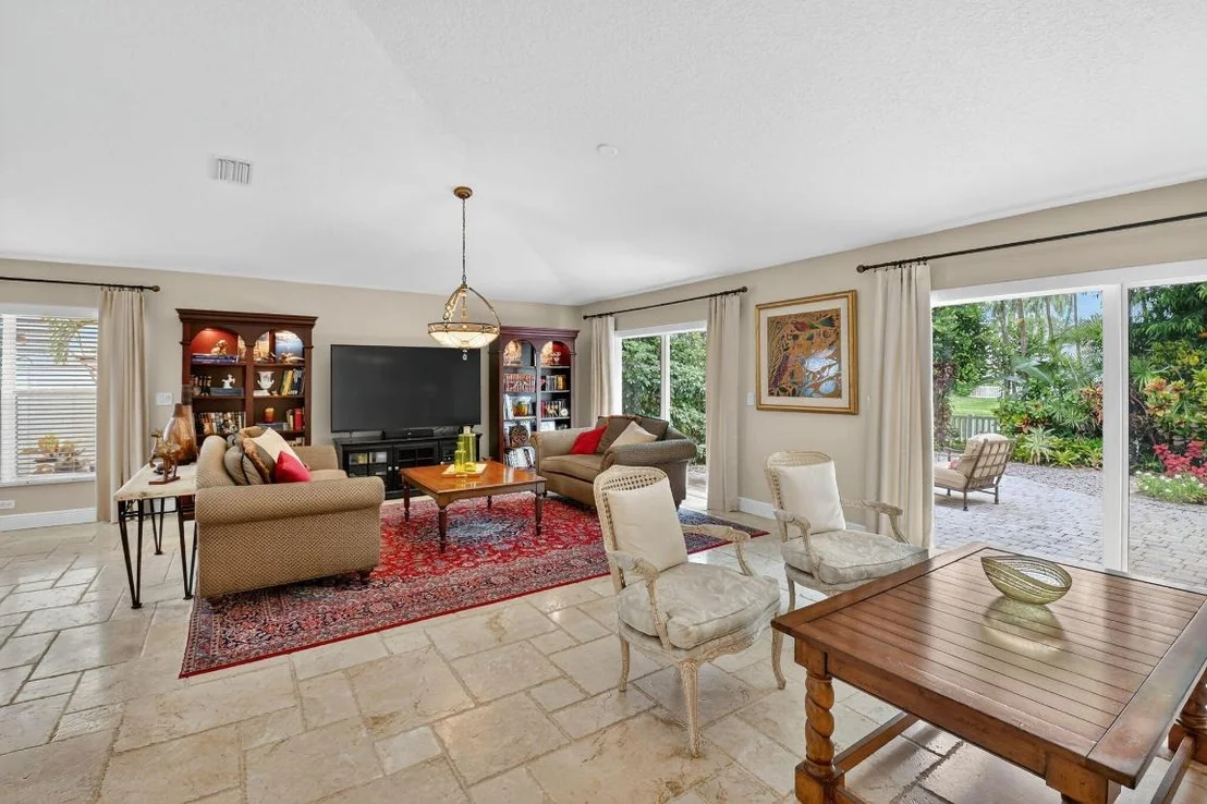 Photo of 523 Canoe Point