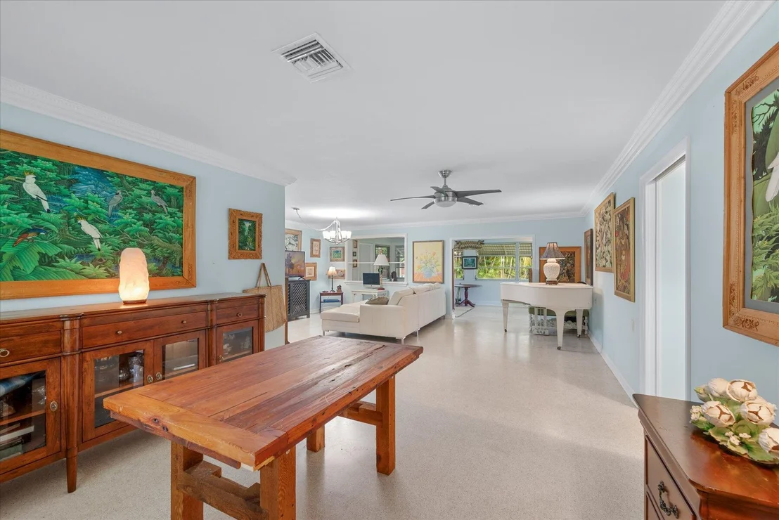 Photo of 117 E Riverside Drive