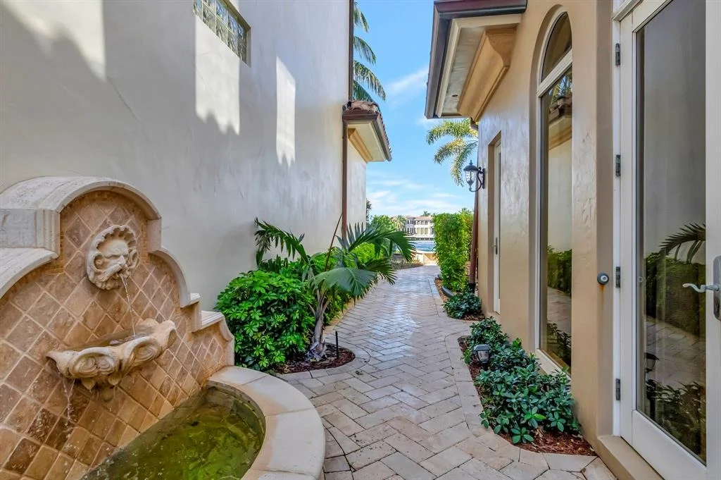 Photo of 4022 S Ocean Boulevard