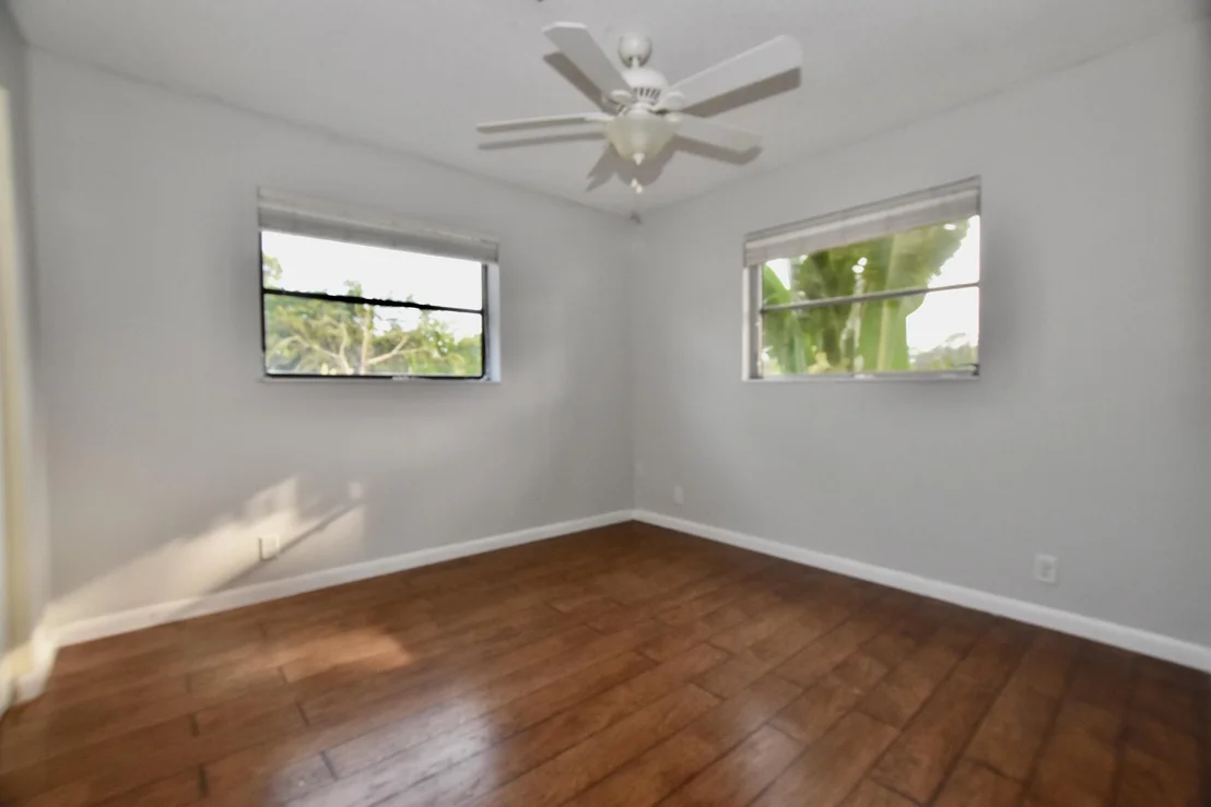 Photo of 4879 SE Horseshoe Point Road