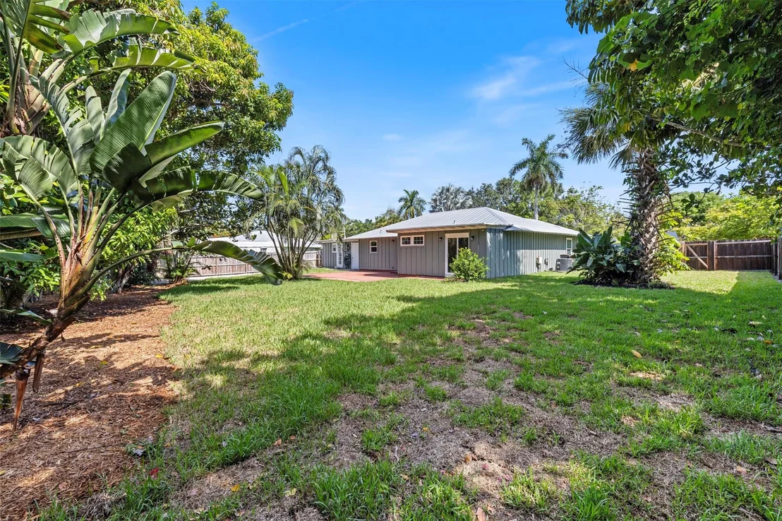 Photo of 333 SW Manor Drive