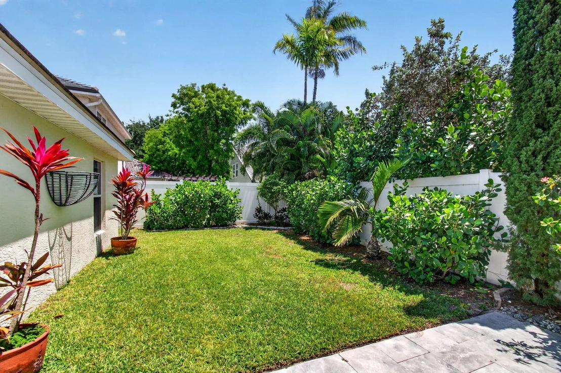 Photo of 1142 Canoe Point