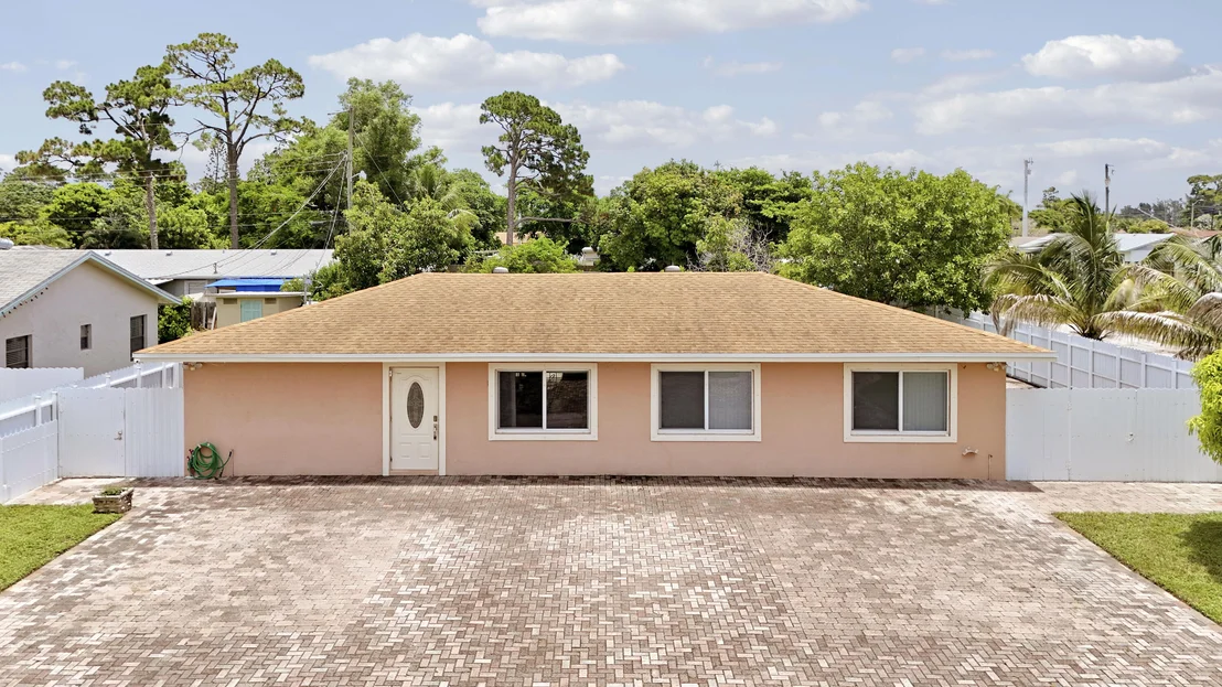 Photo of 2488 Pineway Drive