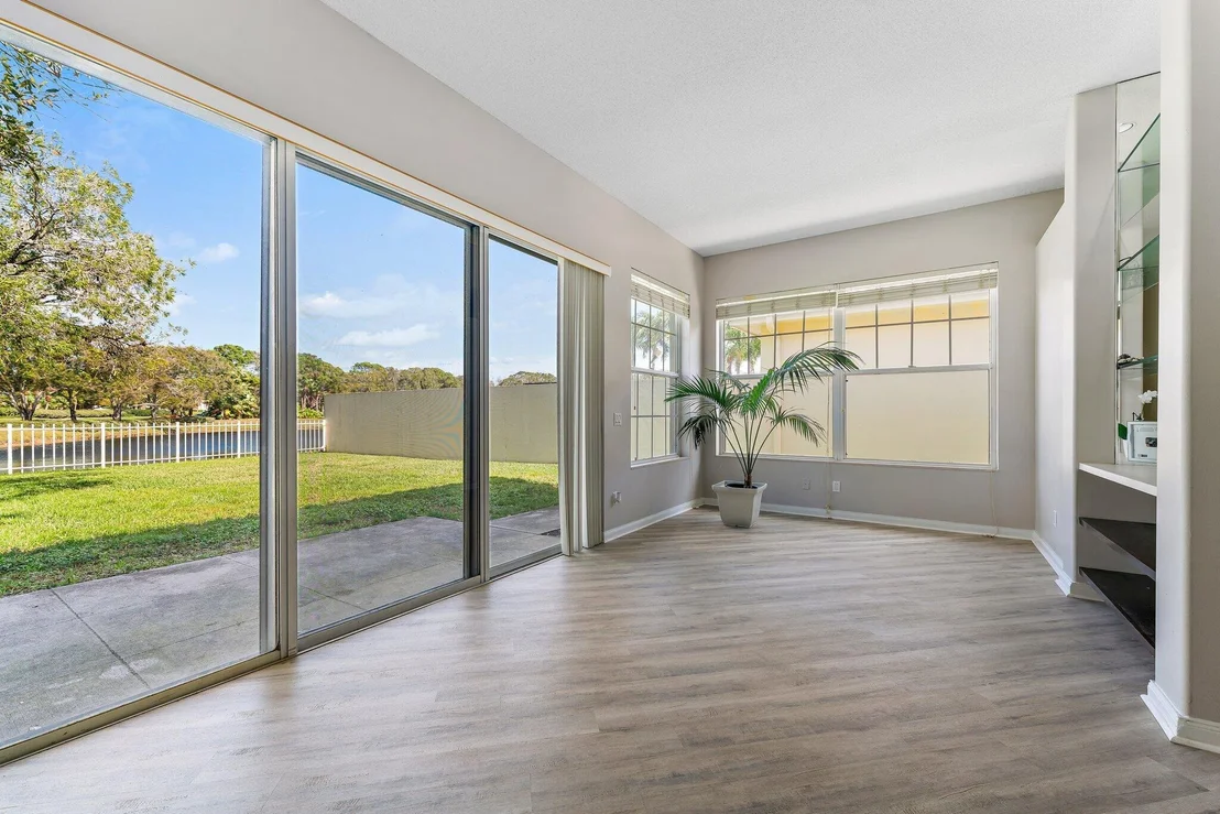 Photo of 100 Hampton Circle