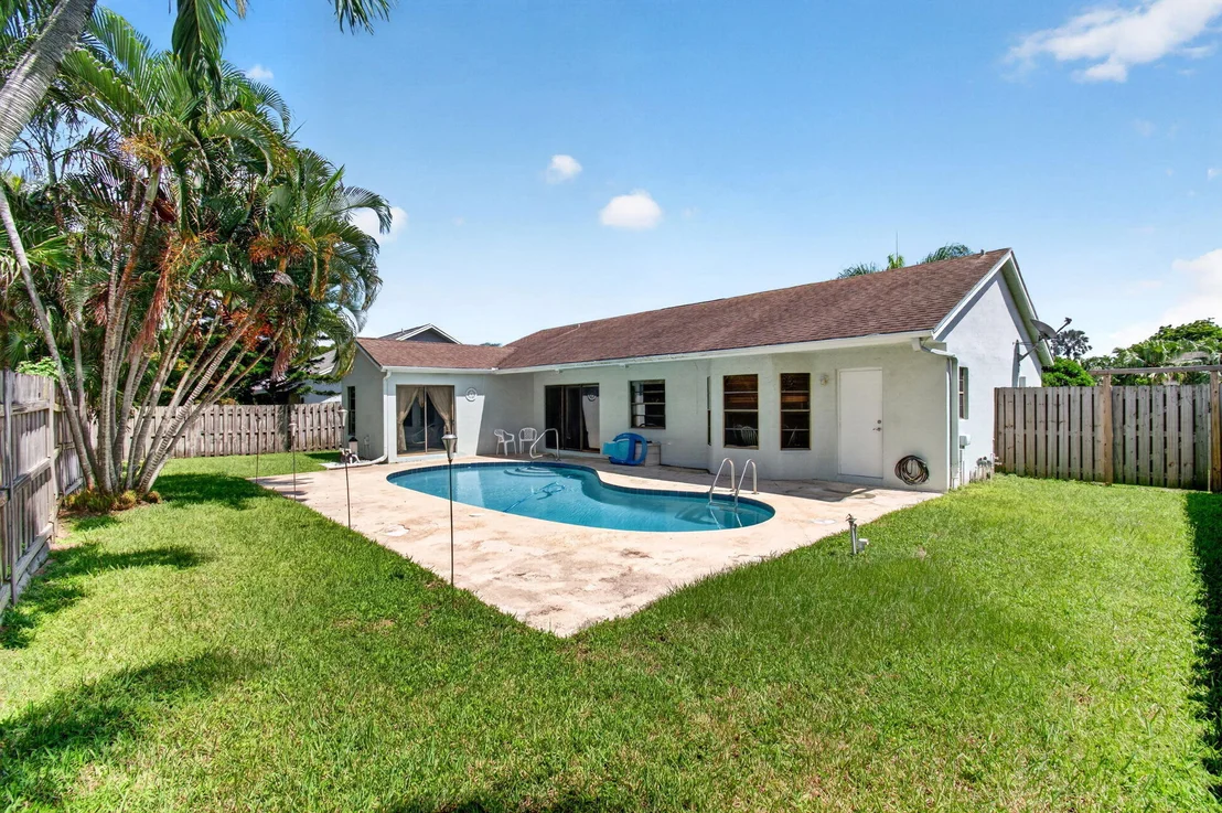 Photo of 39 CEDAR Circle