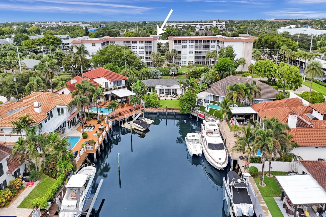 Photo of Unit UNIT405 at 2829 Florida Boulevard