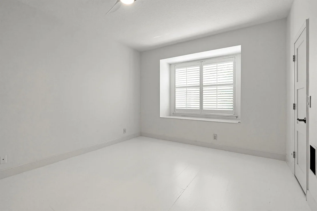 Photo of 136 N River Drive W