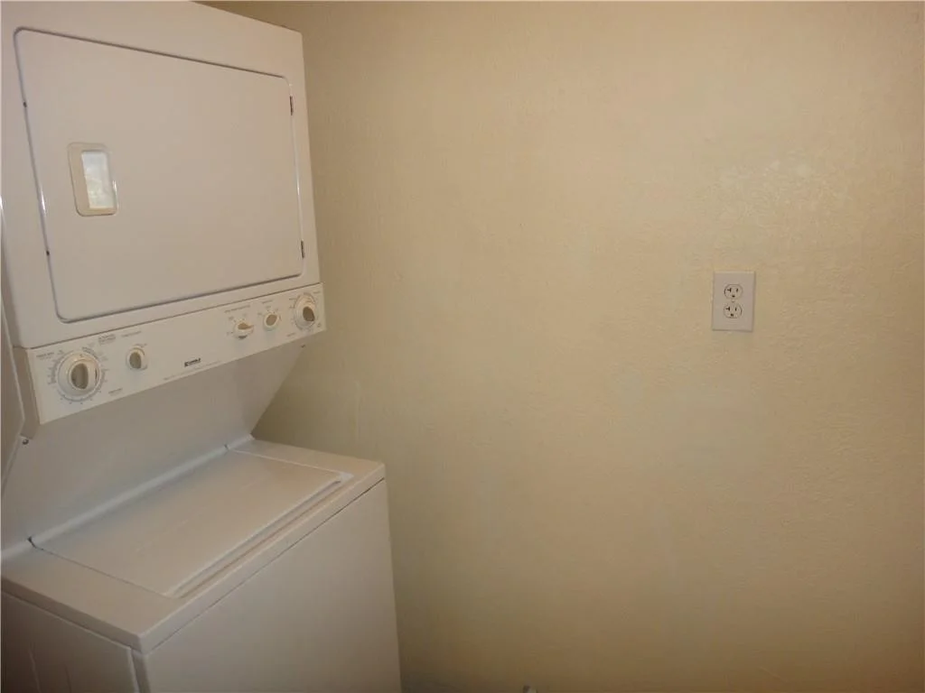 Photo of 900 NE 23rd Place