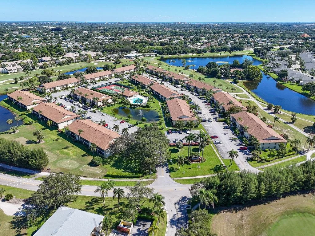 Photo of Unit B at 1001 Pinecrest Circle