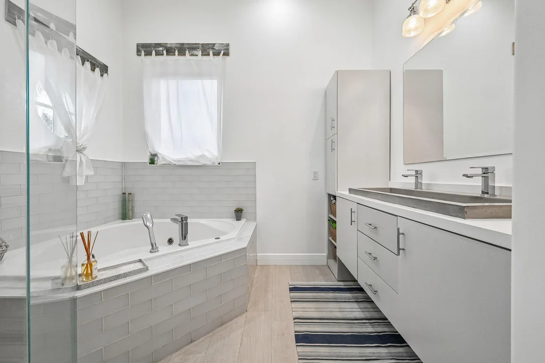 Photo of 4911 NE 25TH Avenue