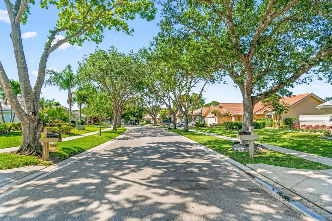 Photo of 18330 Lake Bend