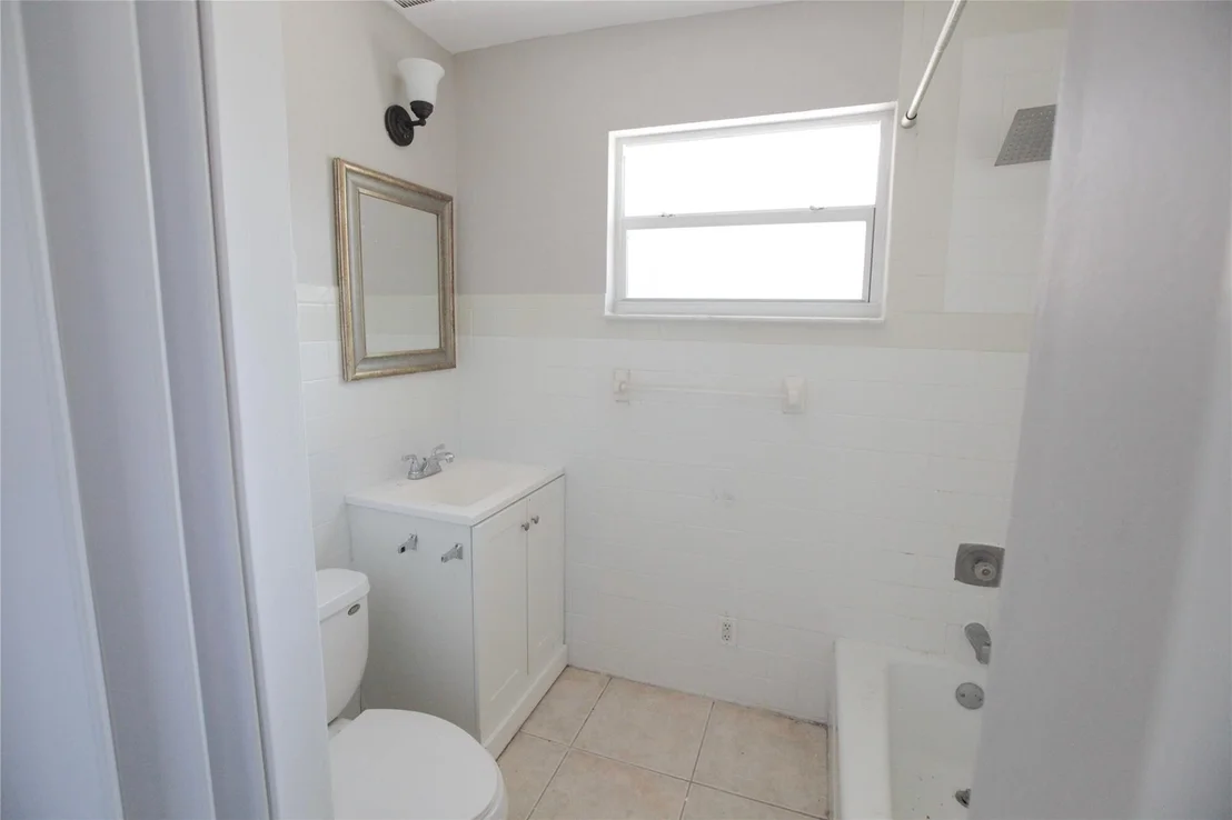 Photo of 305 Gulfstream Drive