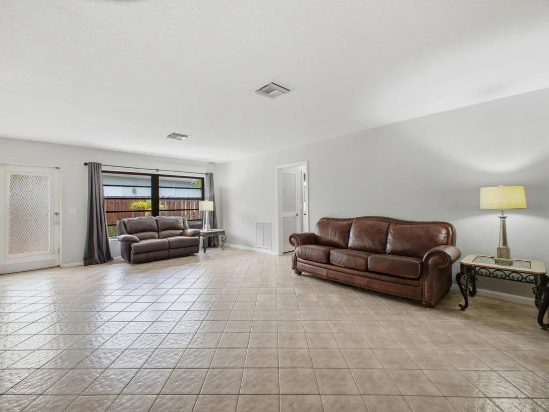 Photo of 815 South Road