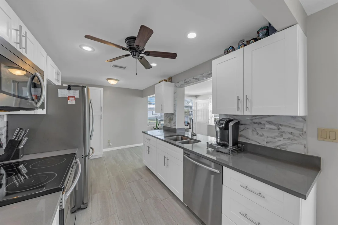 Photo of 2550 NW 2 Drive