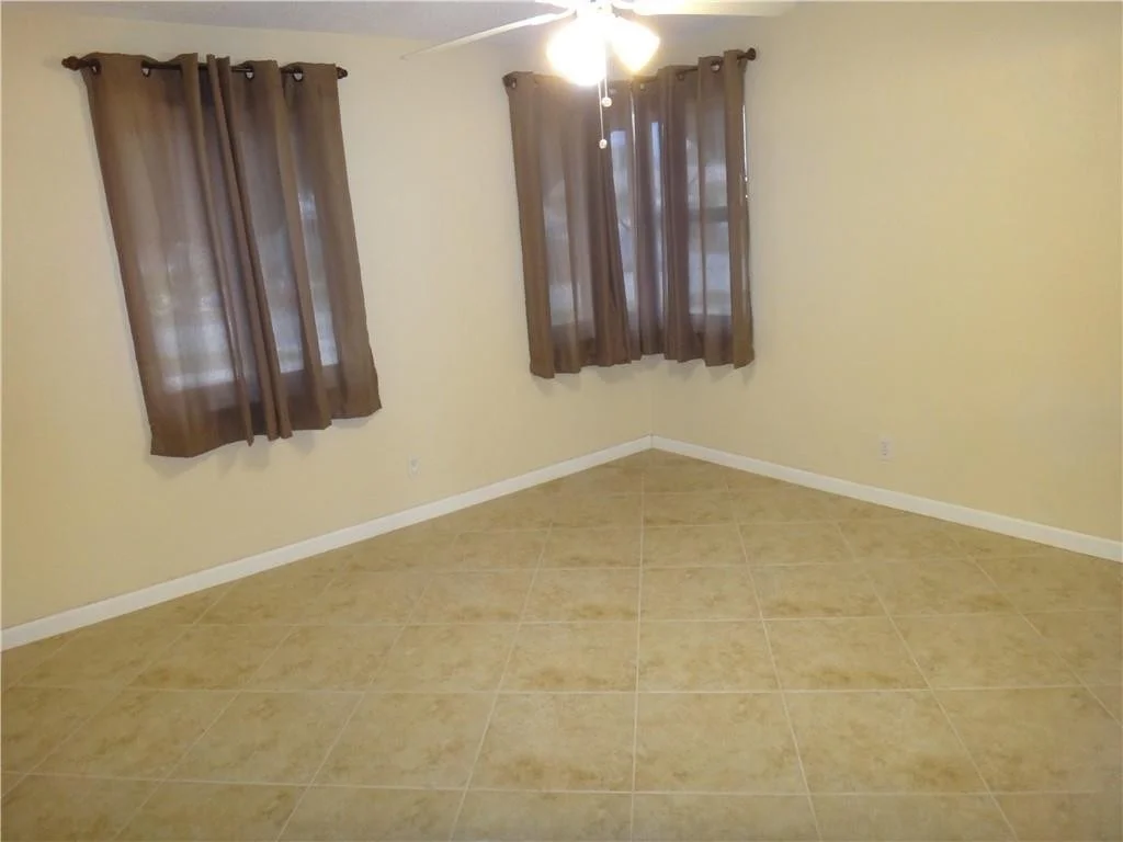 Photo of 900 NE 23rd Place