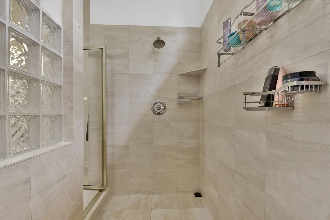 Photo of 2965 Wentworth
