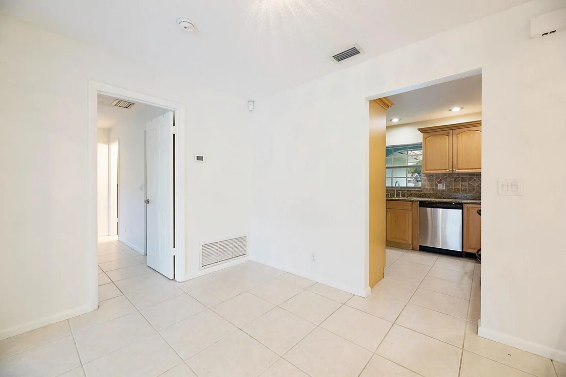 Photo of 643 Lindell Boulevard