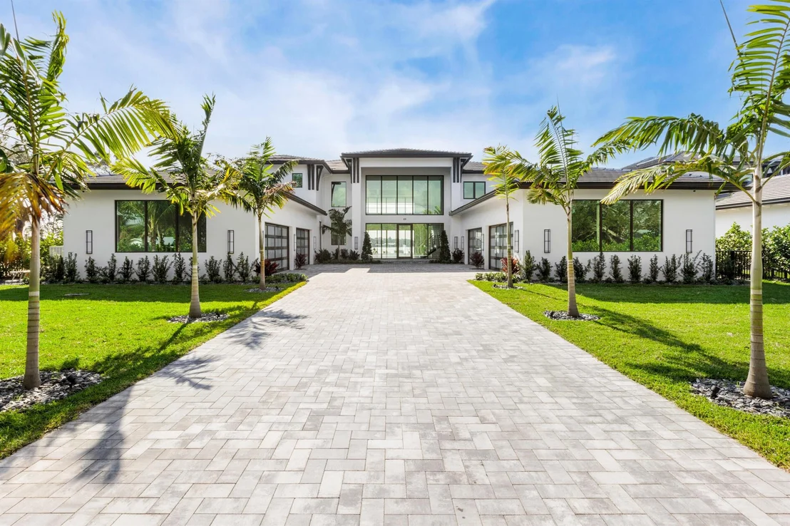 Photo of 88 W Riverside Drive