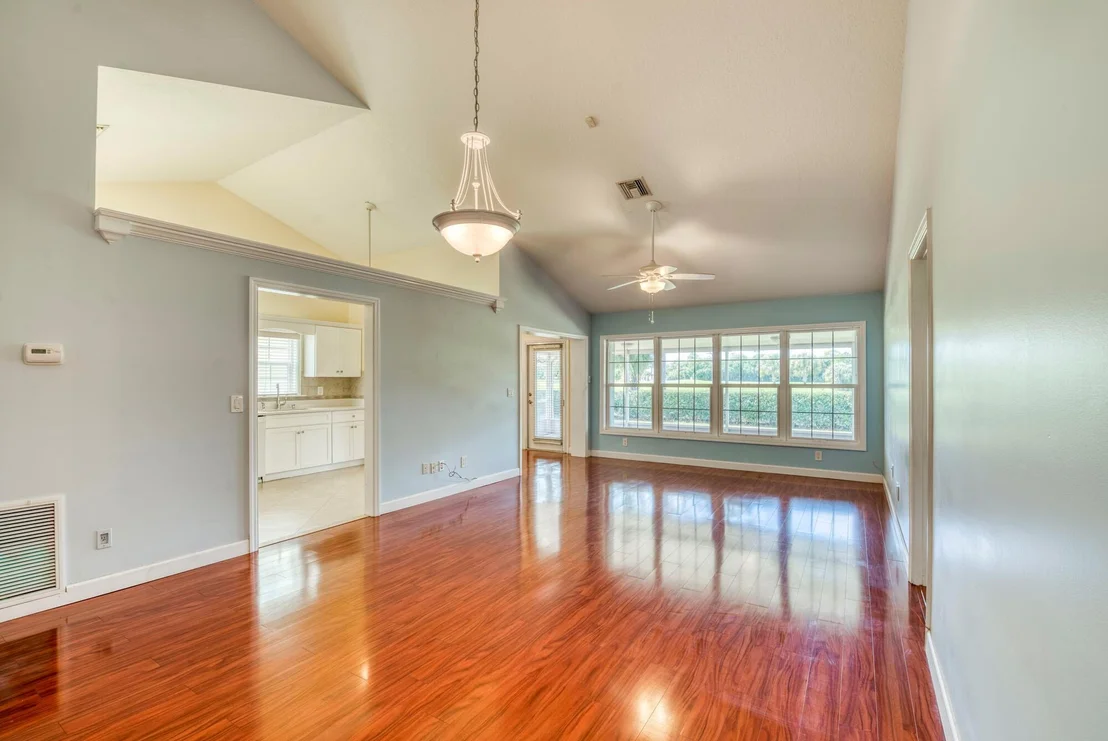 Photo of 310 Moccasin Trail W